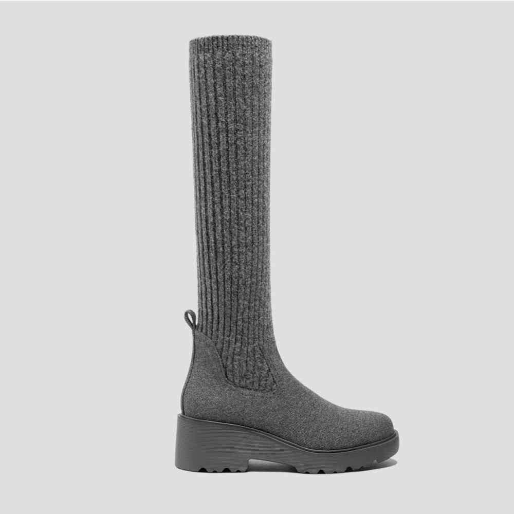 Like New!! Cozy Grey Knit Platform Women's Ankle Boots - Picture 3 of 4